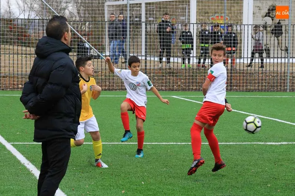 Foto 9 - Jorge D&acute;Alessandro apadrina la zona deportiva de Valdelagua, Aldebar&aacute;n y &Aacute;tika  