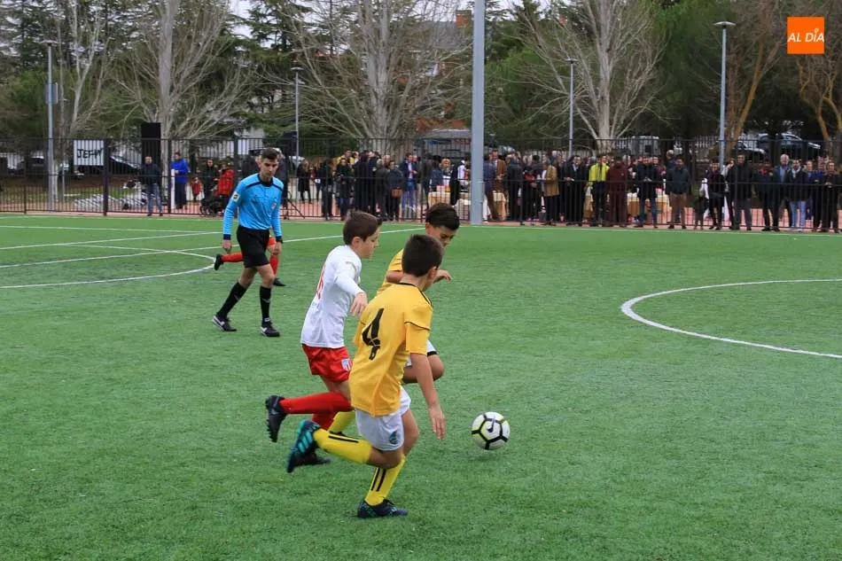 Foto 8 - Jorge D&acute;Alessandro apadrina la zona deportiva de Valdelagua, Aldebar&aacute;n y &Aacute;tika  