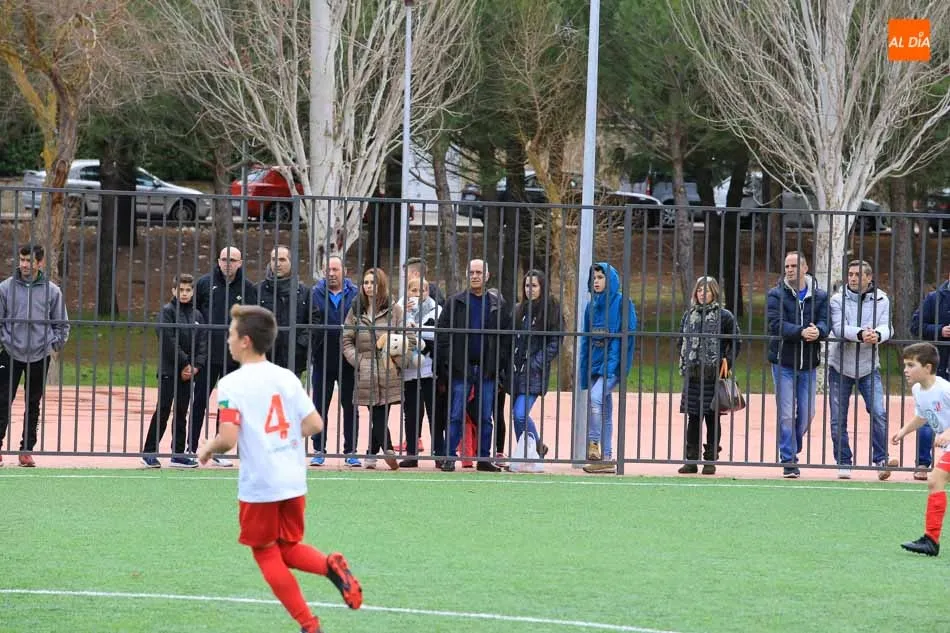Foto 6 - Jorge D&acute;Alessandro apadrina la zona deportiva de Valdelagua, Aldebar&aacute;n y &Aacute;tika  