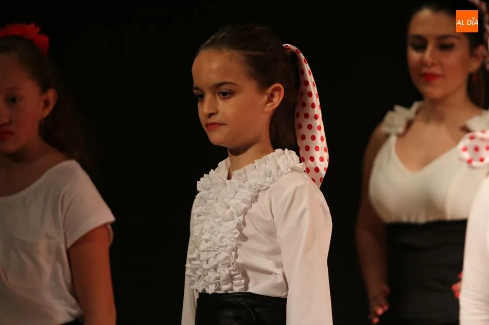 Foto 10 - La solidaridad llena el teatro con una nueva edici&oacute;n de la gala ben&eacute;fica de baile
