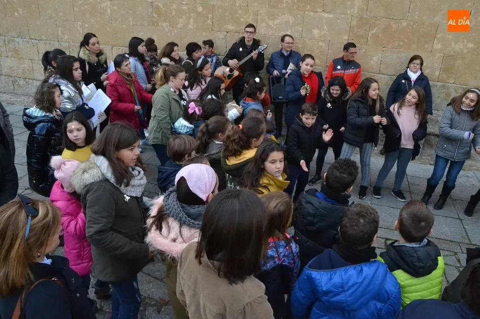 Foto 10 - M&aacute;s de un centenar de ni&ntilde;os inunda de estrellas las calles mirobrigenses  