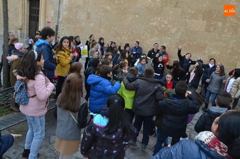 Foto 7 - M&aacute;s de un centenar de ni&ntilde;os inunda de estrellas las calles mirobrigenses  