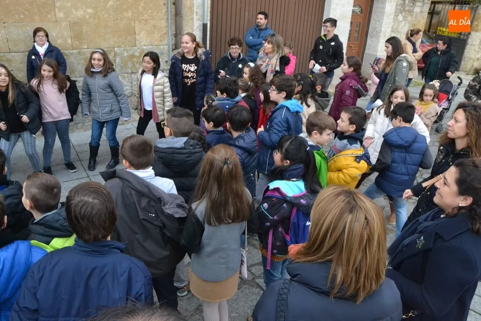 Foto 9 - M&aacute;s de un centenar de ni&ntilde;os inunda de estrellas las calles mirobrigenses  