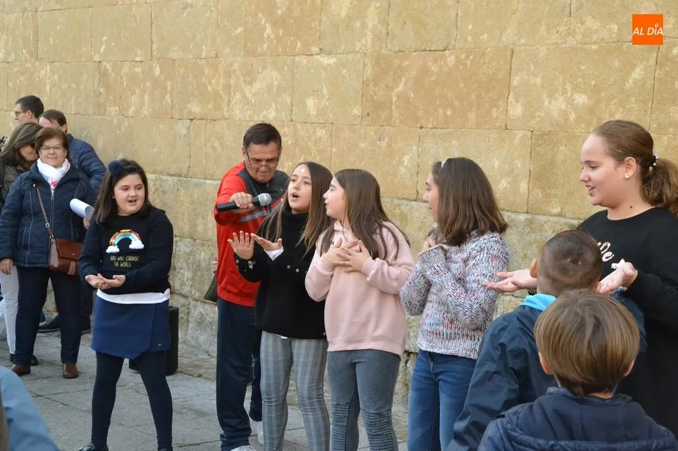 Foto 2 - M&aacute;s de un centenar de ni&ntilde;os inunda de estrellas las calles mirobrigenses  