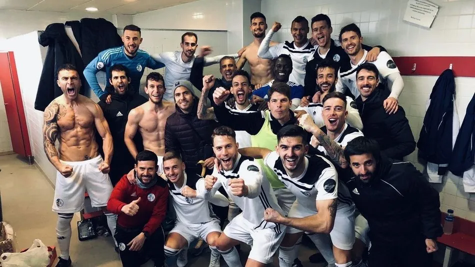 El equipo celebra la victoria tras el partido / Foto: TW Salamanca UDS