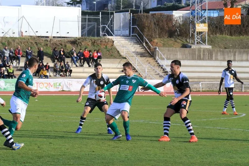 Unionistas descarga su tormenta perfecta en ataque ante el Coruxo (4-0)