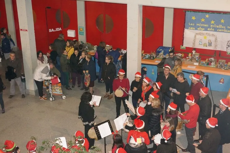 Foto 4 - Los alumnos&nbsp;del colegio de Villares de la Reina dan la bienvenida a la Navidad con un concierto de ...
