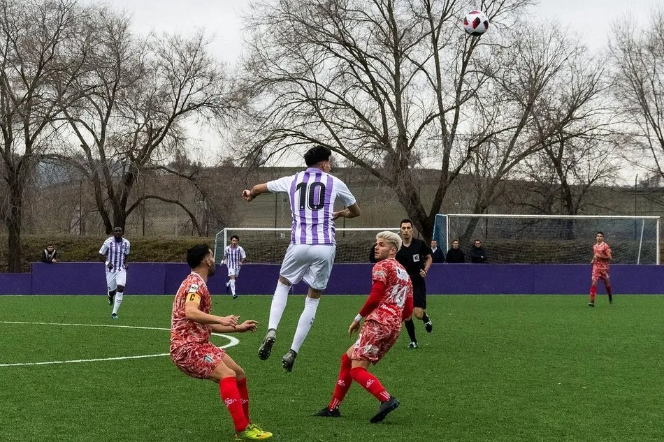Foto 2 - Un CD Guijuelo en mala racha despide el a&ntilde;o con derrota ante el Valladolid B (2-1)