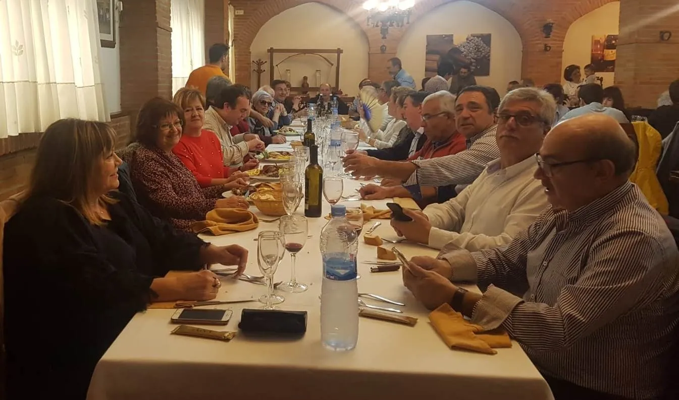 Foto 2 - La Pe&ntilde;a Santa Ana rinde homenaje a Virgilio y Puri por su jubilaci&oacute;n  