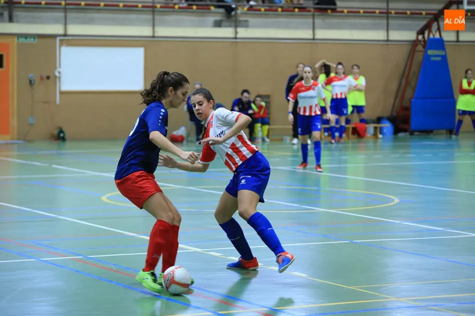 Foto 10 - La USAL cae de manera clara ante el Navalcarnero (1-5)
