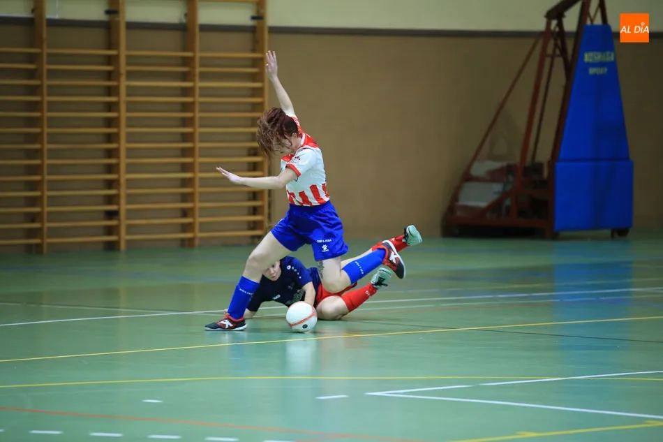 Foto 8 - La USAL cae de manera clara ante el Navalcarnero (1-5)