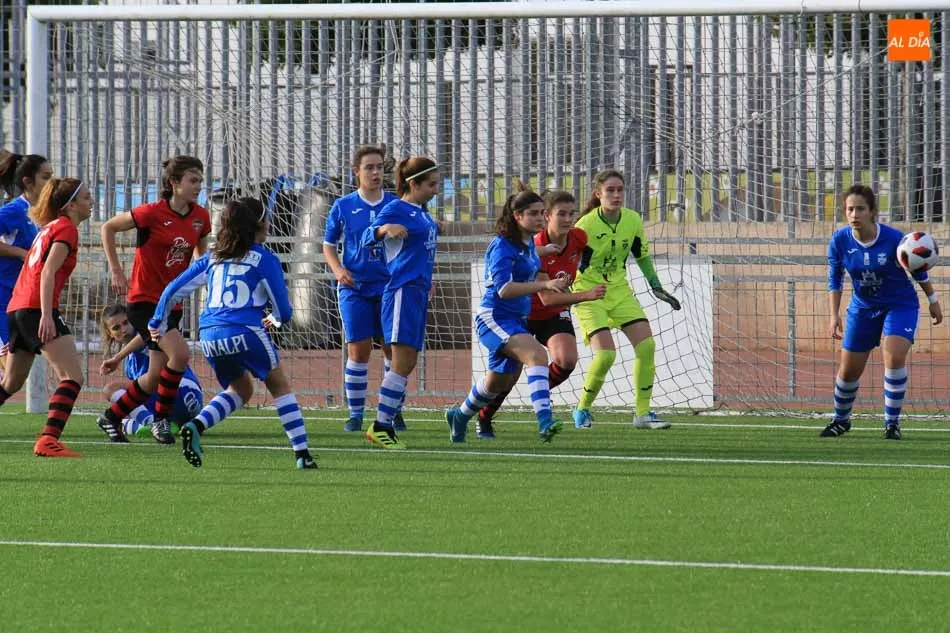 Foto 11 - C&oacute;moda victoria del Salamanca FF ante el Nuestra Se&ntilde;ora de Bel&eacute;n (3-0)
