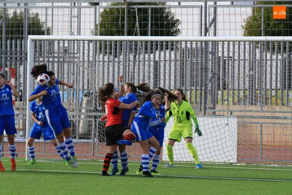 Foto 10 - C&oacute;moda victoria del Salamanca FF ante el Nuestra Se&ntilde;ora de Bel&eacute;n (3-0)