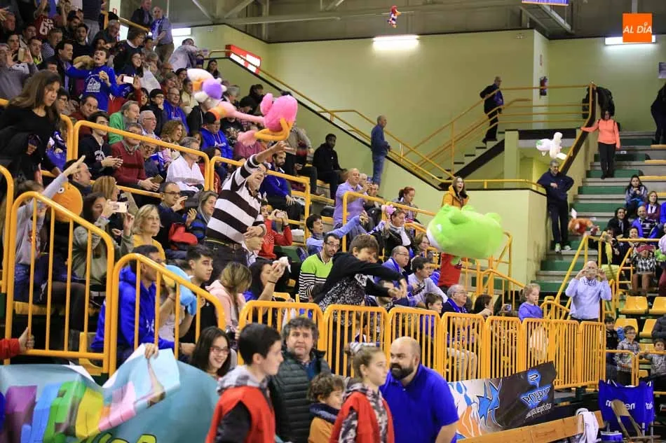 Foto 11 - Perfumer&iacute;as Avenida derrota al IDK Gipuzkoa tras una gran primera parte (58-54)