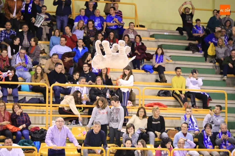Foto 9 - Perfumer&iacute;as Avenida derrota al IDK Gipuzkoa tras una gran primera parte (58-54)
