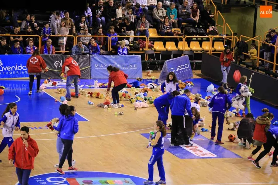 Foto 7 - Perfumer&iacute;as Avenida derrota al IDK Gipuzkoa tras una gran primera parte (58-54)