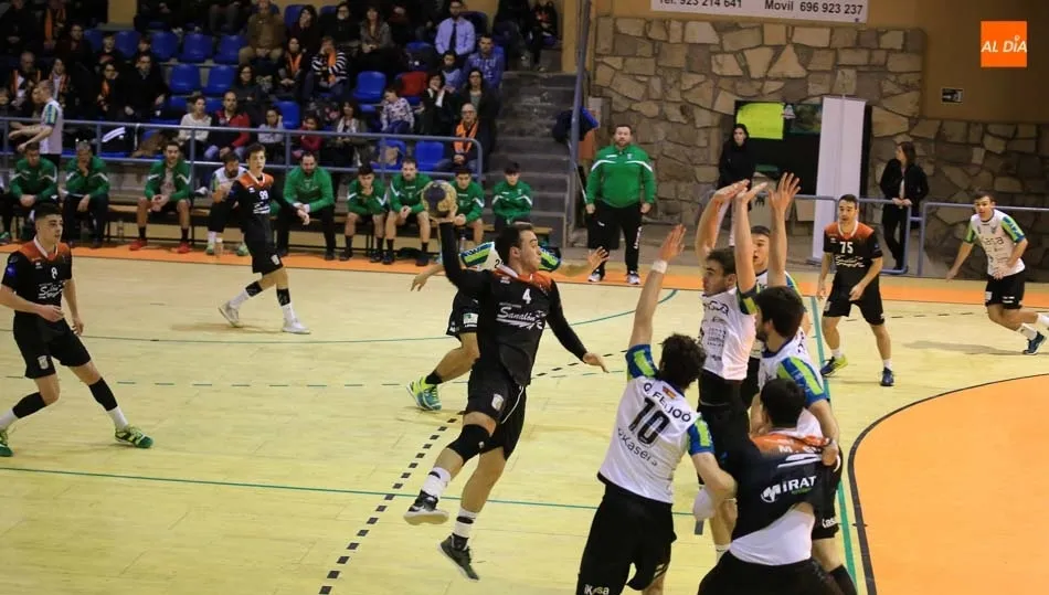 El Autocares Sanalón Ciudad de Salamanca despide el año con una dura derrota (17-30)