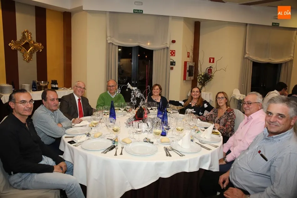 Foto 4 - Domingo L&oacute;pez Chaves recibe la X Encina Charra de la Pe&ntilde;a Taurina Juan del &Aacute;lamo  