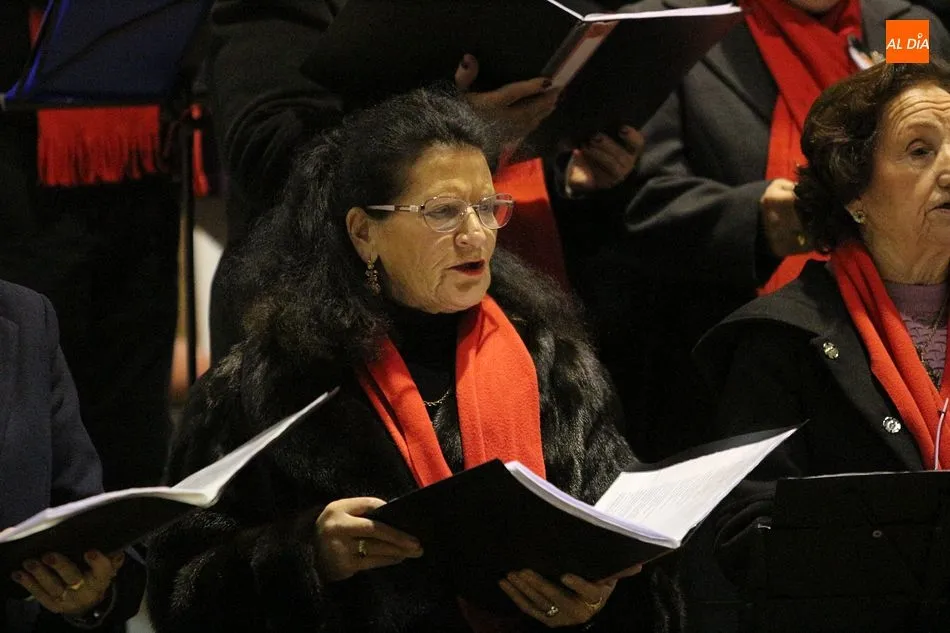 Foto 10 - El coro de Los Santos y el de Florida de Li&eacute;bana ofrecen un emotivo concierto navide&ntilde;o