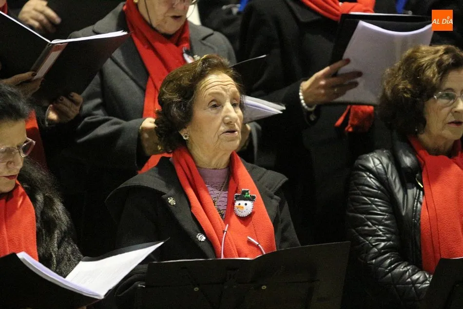 Foto 8 - El coro de Los Santos y el de Florida de Li&eacute;bana ofrecen un emotivo concierto navide&ntilde;o