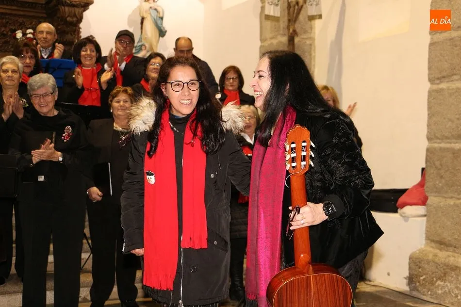 Foto 2 - El coro de Los Santos y el de Florida de Li&eacute;bana ofrecen un emotivo concierto navide&ntilde;o