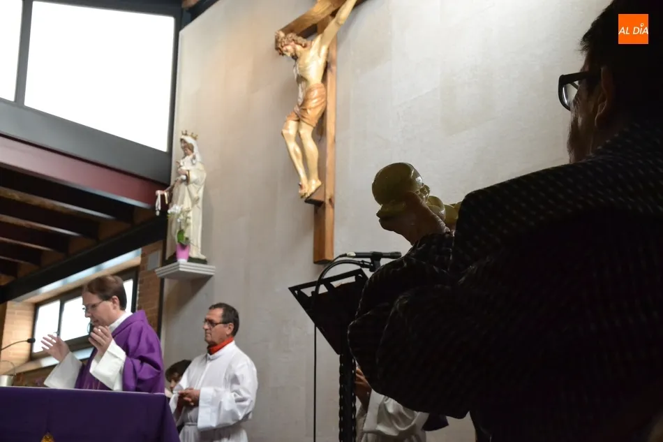Foto 10 - Masiva bendici&oacute;n de im&aacute;genes del Ni&ntilde;o Jes&uacute;s en la Parroquia de El Salvador  