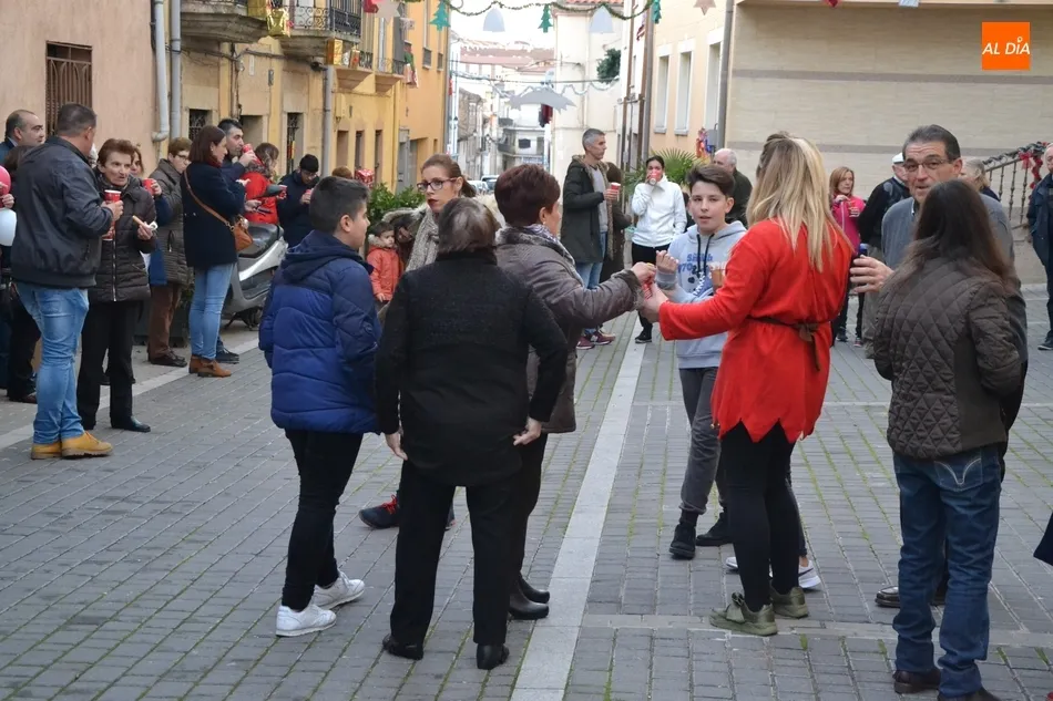 Foto 7 - Exitoso estreno de la chocolatada callejera de la calle Valera  