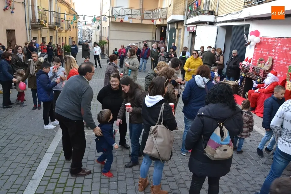 Exitoso estreno de la chocolatada callejera de la calle Valera  