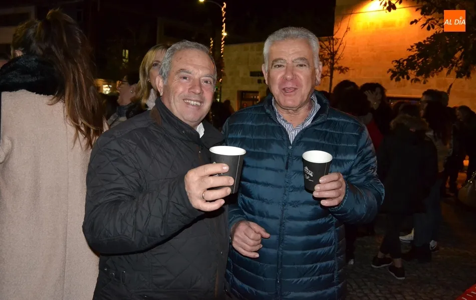 Foto 9 - La Charanga Manliao anima la concurrida chocolatada de la Avenida de Espa&ntilde;a y Afecir  