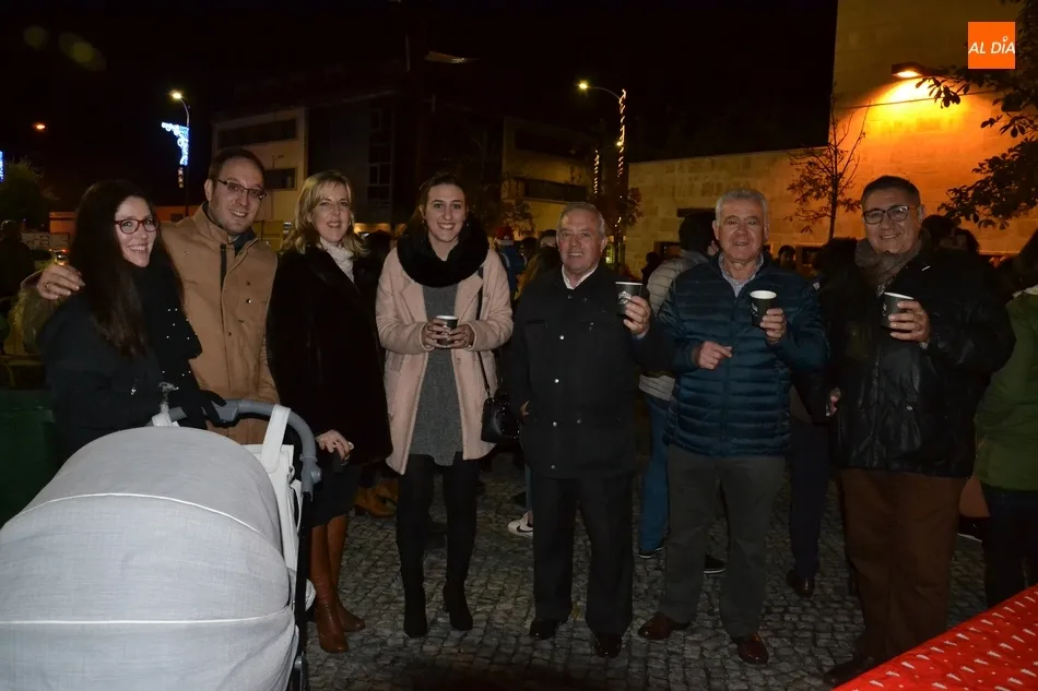 Foto 8 - La Charanga Manliao anima la concurrida chocolatada de la Avenida de Espa&ntilde;a y Afecir  