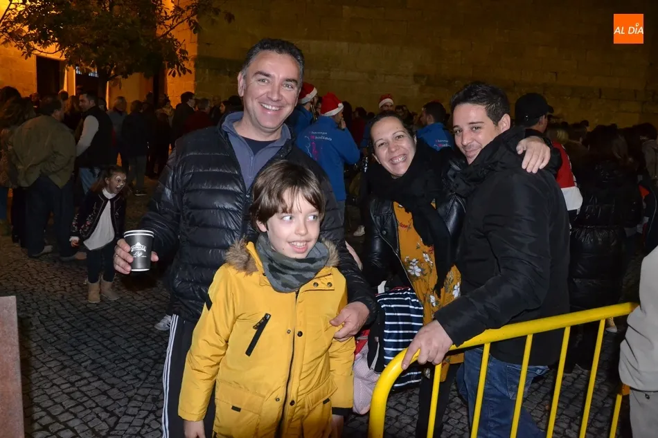Foto 5 - La Charanga Manliao anima la concurrida chocolatada de la Avenida de Espa&ntilde;a y Afecir  