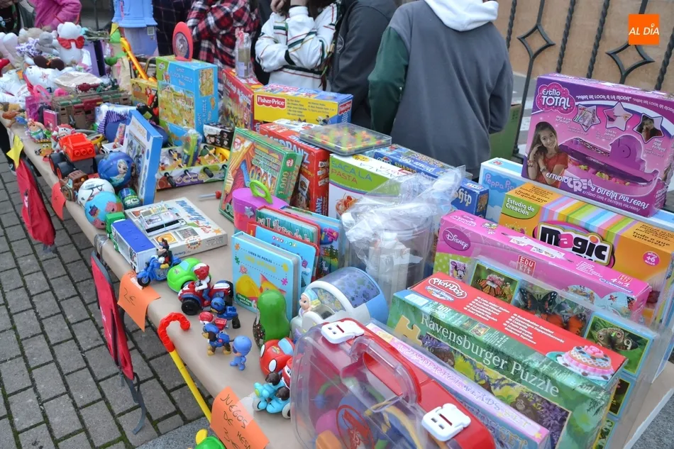 Foto 3 - Los scouts venden juguetes en la calle para ayudar a otros ni&ntilde;os  