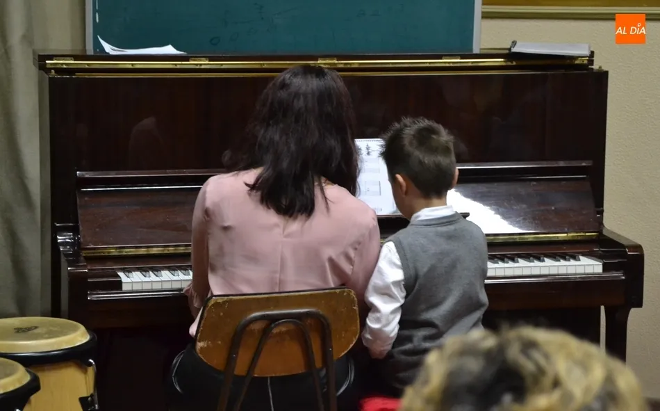 Foto 6 - Los alumnos del taller de piano del CSA Aldea muestran lo que han aprendido  