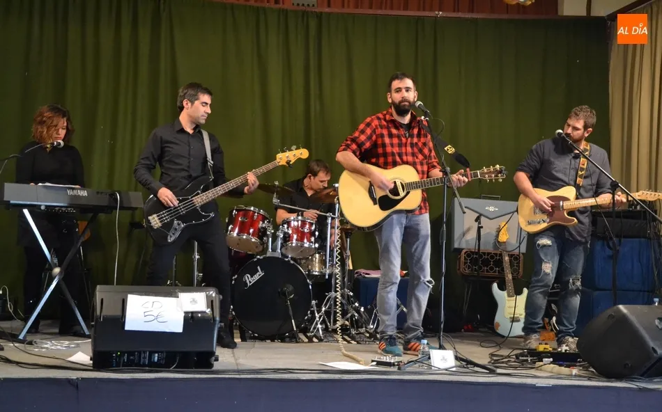 Sr. Hyde despliega su música a la hora del vermú en el Centro Social Aldea  