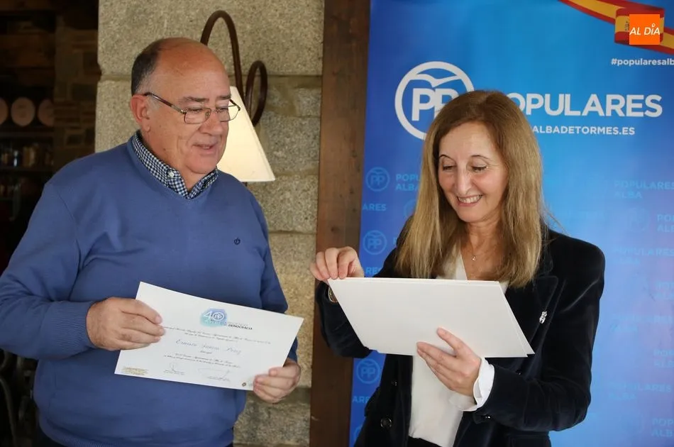 Foto 7 - El Partido Popular homenajea a alcaldes y concejales electos en democracia