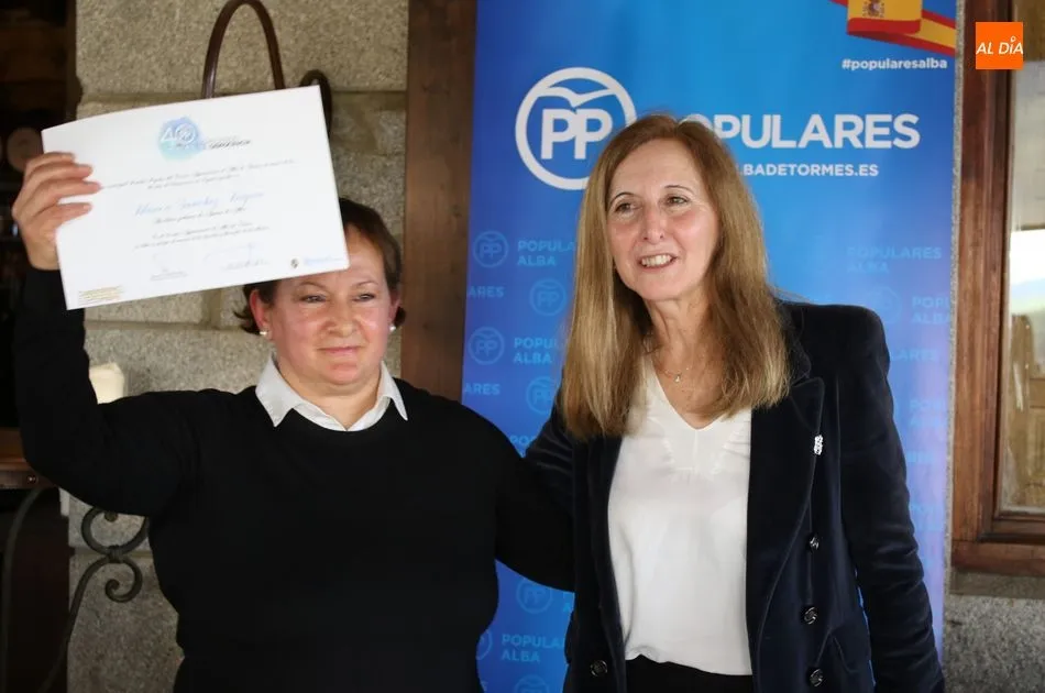 Foto 4 - El Partido Popular homenajea a alcaldes y concejales electos en democracia