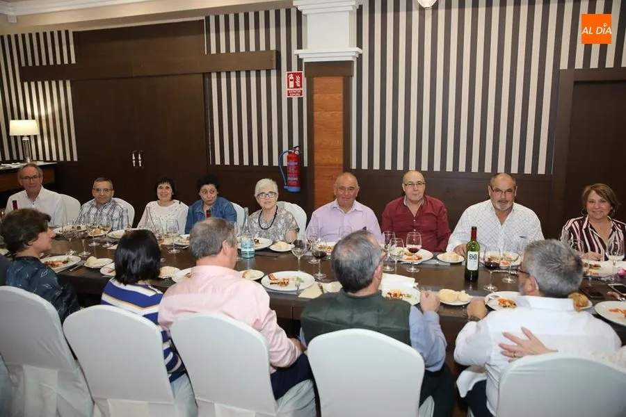 Una reunión familiar el pasado sábado en el Hall 88 / Foto: Alberto Martín.