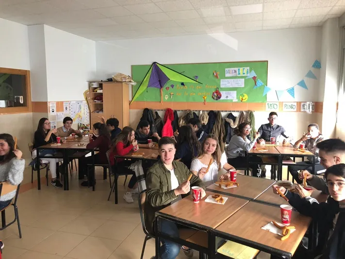 Foto 11 - Bel&eacute;n viviente, actuaciones y chocolada para recibir la Navidad en el Colegio La Encarnaci&oacute;n