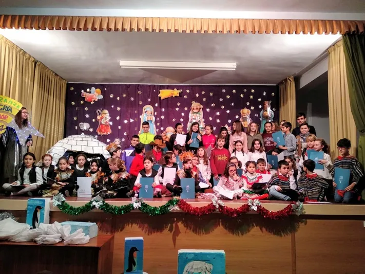 Foto 8 - Bel&eacute;n viviente, actuaciones y chocolada para recibir la Navidad en el Colegio La Encarnaci&oacute;n
