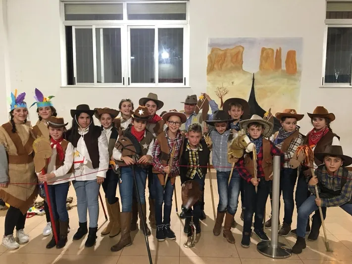 Foto 5 - Bel&eacute;n viviente, actuaciones y chocolada para recibir la Navidad en el Colegio La Encarnaci&oacute;n