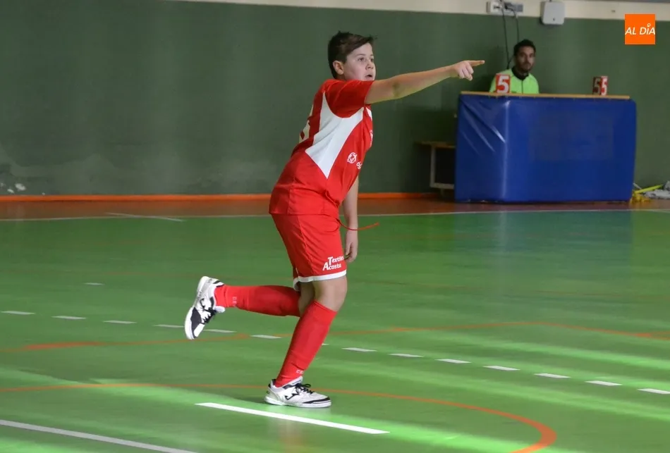 Foto 9 - [M 22|23 DIC] El Infantil del III Columnas consigue la &uacute;ltima victoria de los equipos federados en ...