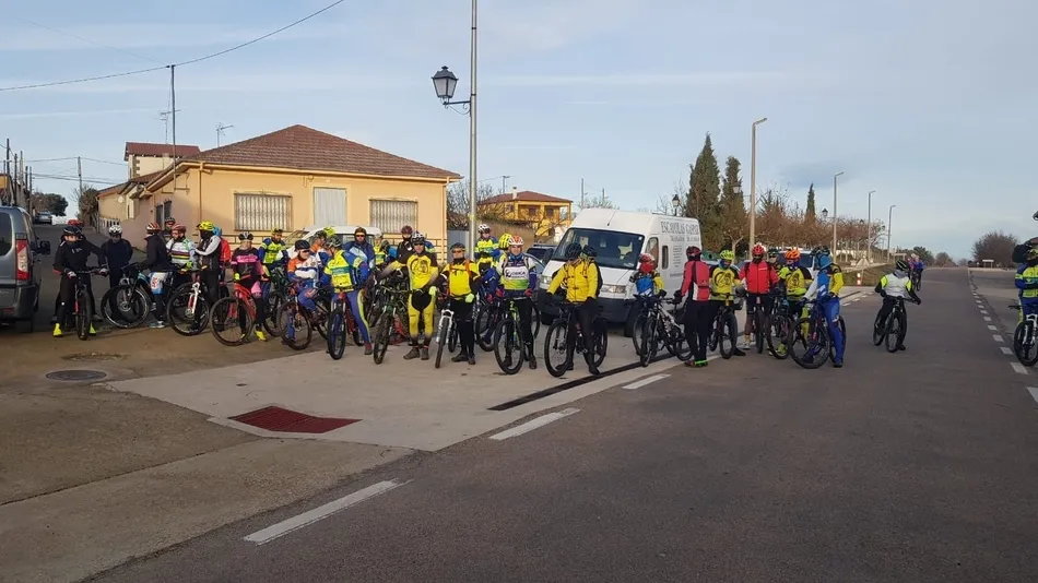 Foto 11 - M&aacute;s de 40 ciclistas toman parte en &lsquo;La &Uacute;ltima KDD del a&ntilde;o&rsquo;  