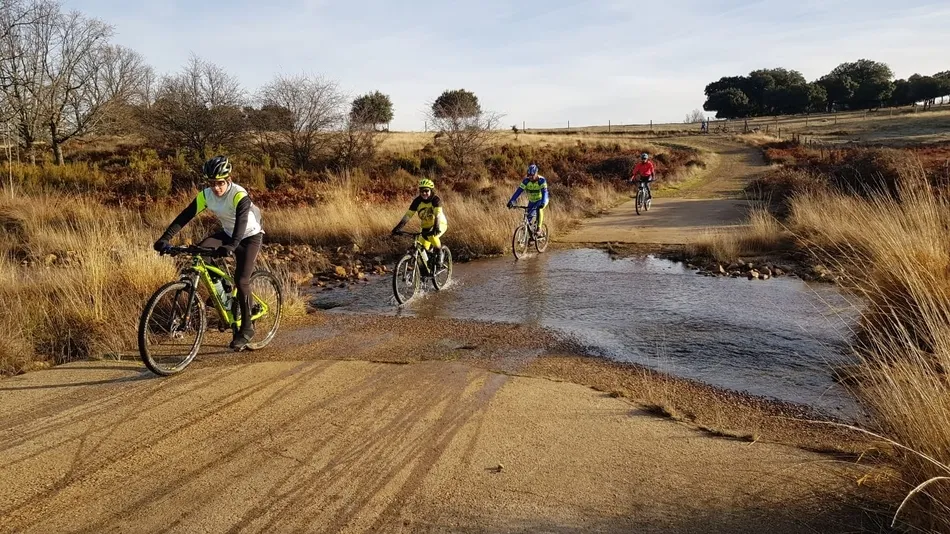 Foto 2 - M&aacute;s de 40 ciclistas toman parte en &lsquo;La &Uacute;ltima KDD del a&ntilde;o&rsquo;  