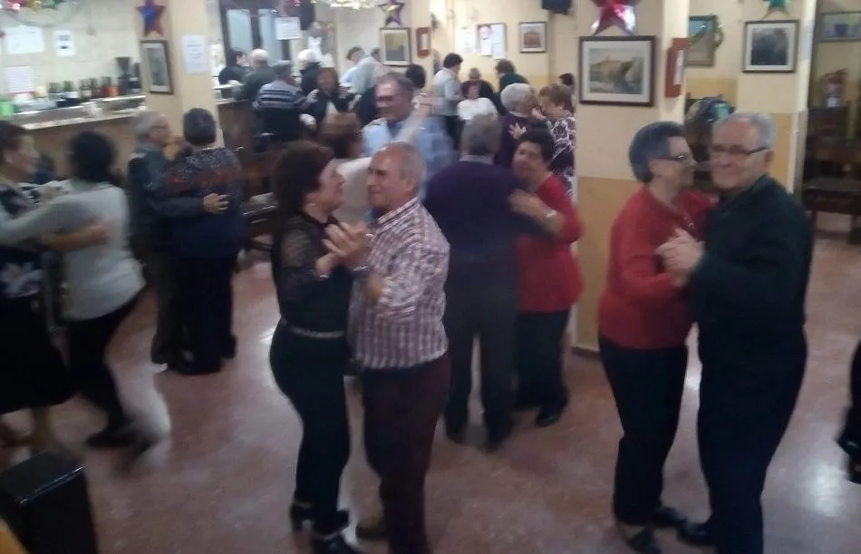 Foto 2 - El Centro de D&iacute;a de Personas Mayores re&uacute;ne a una cuarentena de socios en su comida navide&ntilde;a  