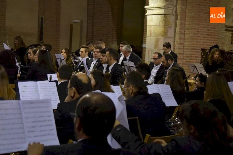 Foto 8 - La Banda de M&uacute;sica no falt&oacute; a su cita con la Navidad albense con su tradicional concierto
