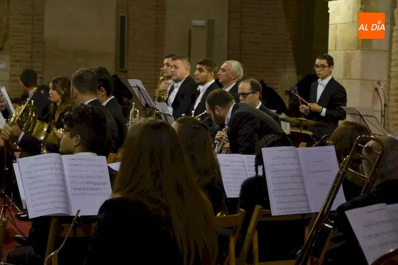Foto 5 - La Banda de M&uacute;sica no falt&oacute; a su cita con la Navidad albense con su tradicional concierto