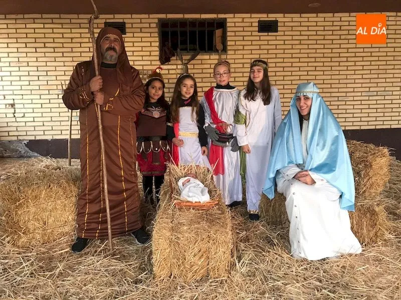 El Encinar se transforma en un multitudinario Belén viviente