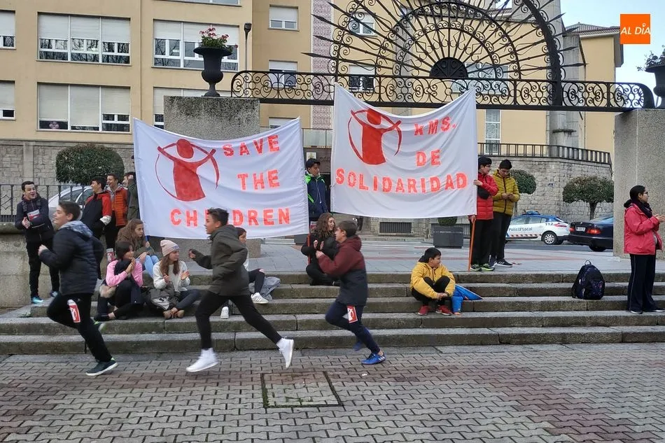 Foto 3 - Kil&oacute;metros solidarios a favor de Save the Children, una iniciativa del IES R&iacute;o Cuerpo de Hombre  