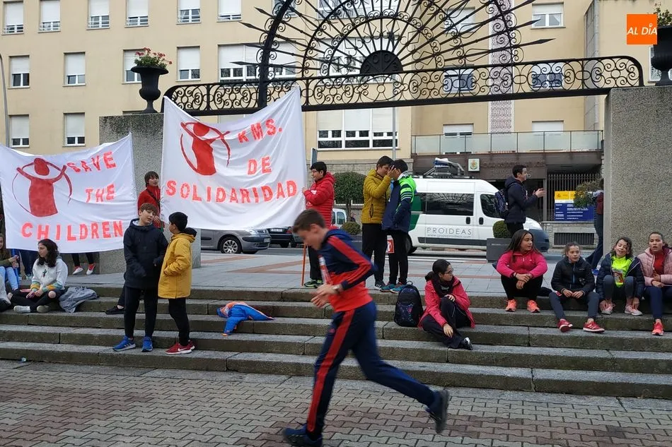 Foto 2 - Kil&oacute;metros solidarios a favor de Save the Children, una iniciativa del IES R&iacute;o Cuerpo de Hombre  