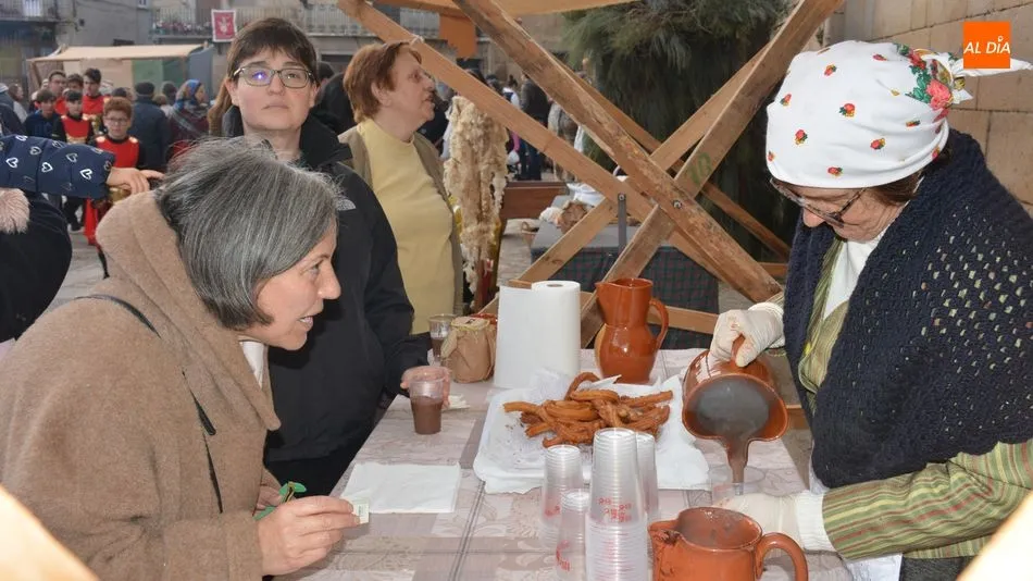 Foto 10 - Los vecinos de San Felices de los Gallegos participan en bloque en el primer Bel&eacute;n Viviente de la...